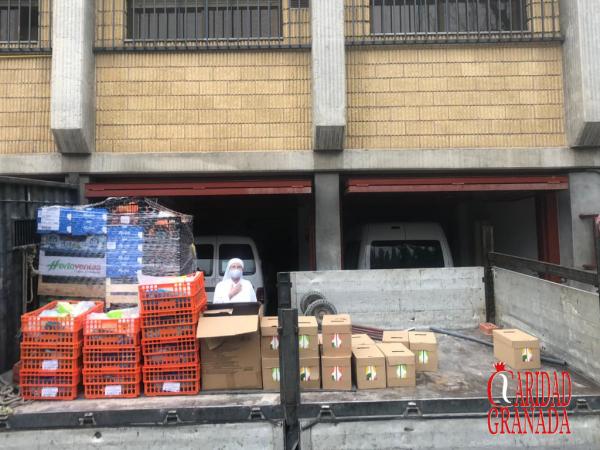 Cofradía Borriquilla Granada: ALIMENTOS PARA LA RESIDENCIA DE ANCIANOS DE LAS HERMANITAS DE LOS POBRES DE GRANADA.