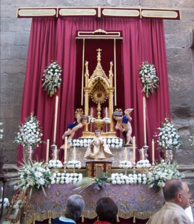Cofradía Borriquilla Granada: MAÑANA CELEBRAREMOS LA FESTIVIDAD DEL CORPUS CHRISTI EN UN AÑO DIFERENTE