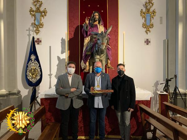 Cofradía Borriquilla Granada: PRESENTACIÓN Y BENDICIÓN DE LAS RIENDAS BORDADAS DONADAS POR UN GRUPO DE HERMANOS