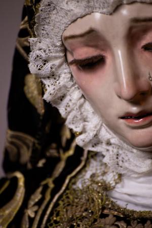 Cofradía Borriquilla Granada: VESTIMENTA DE NUESTRA SEÑORA DE LAS ANGUSTIAS DE SAN ANDRÉS PARA EL TRASLADO A LA SAI CATEDRAL DE GRANADA