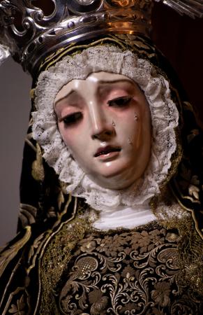 Cofradía Borriquilla Granada: VESTIMENTA DE NUESTRA SEÑORA DE LAS ANGUSTIAS DE SAN ANDRÉS PARA EL TRASLADO A LA SAI CATEDRAL DE GRANADA