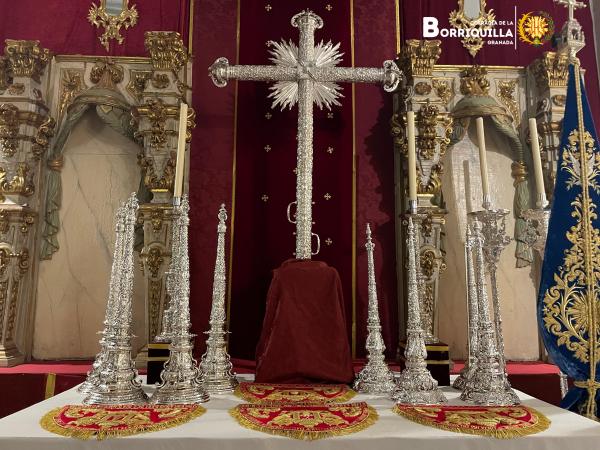 Cofradía Borriquilla Granada: PRESENTADAS Y BENDECIDAS LAS NUEVAS BOCINAS Y PAÑOS