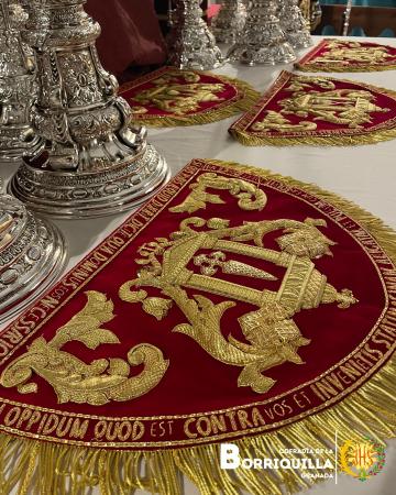 Cofradía Borriquilla Granada: PRESENTADAS Y BENDECIDAS LAS NUEVAS BOCINAS Y PAÑOS