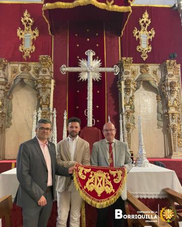 Cofradía Borriquilla Granada: PRESENTADAS Y BENDECIDAS LAS NUEVAS BOCINAS Y PAÑOS