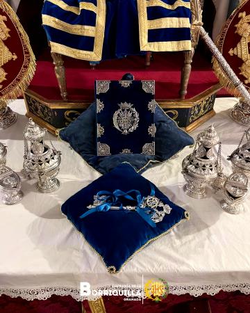 Cofradía Borriquilla Granada: ALTAR DE INSIGNIAS