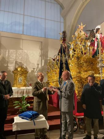 Cofradía Borriquilla Granada: Y L A CUENTA ATRÁS ES EMINENTE CON LA "ENTREGA DE LA LLAVE"